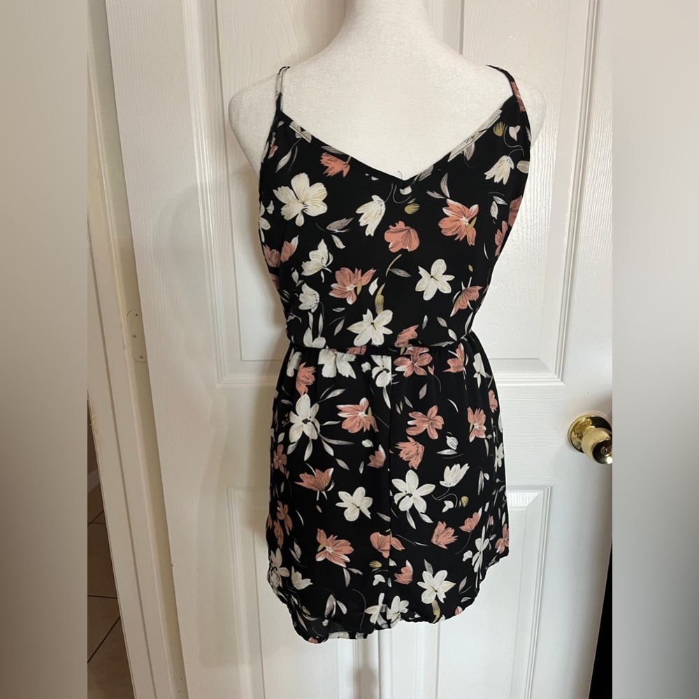 💙SHEIN Women Floral Print Cami Romper in Small Black and Pink - Picture 5 of 10